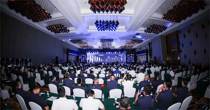 一百分翻譯服務(wù)助力“全球大客戶峰會”：多語種接力同傳，確保會議無縫溝通